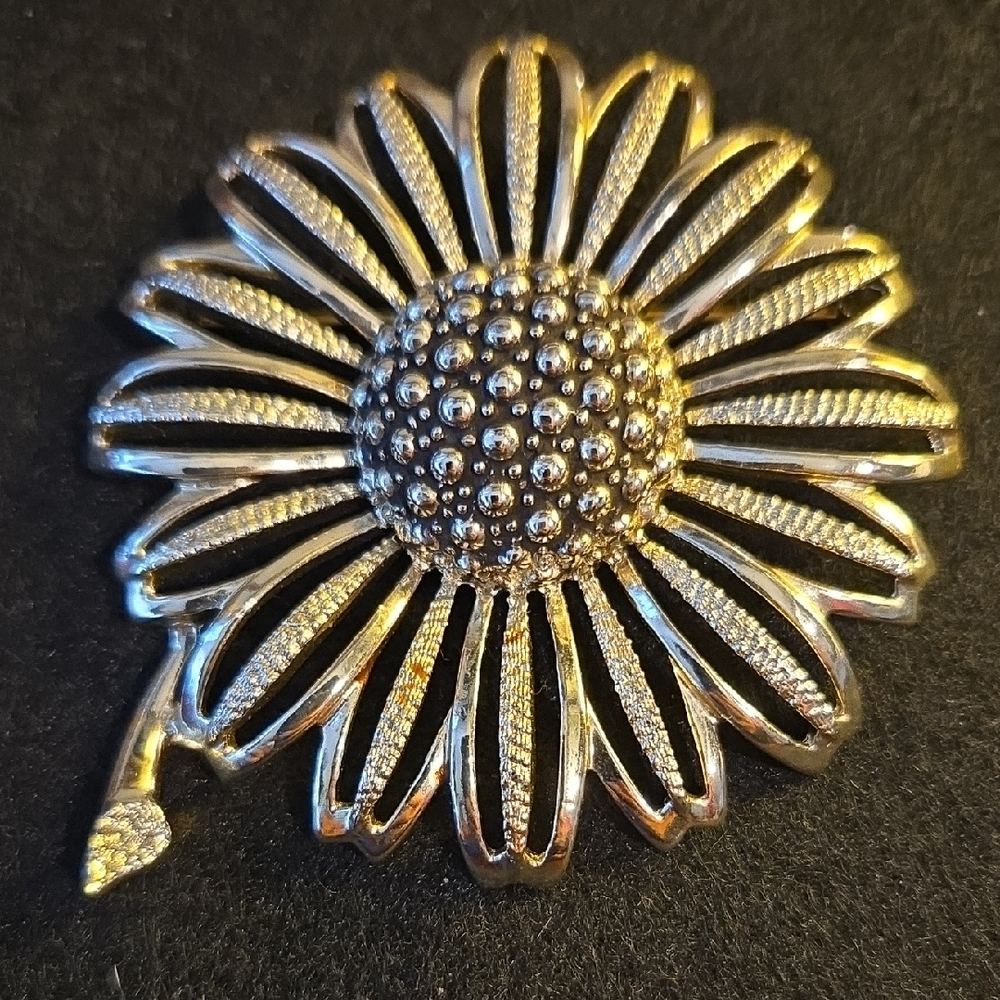 Dazzling Gold Floral Hair Clip